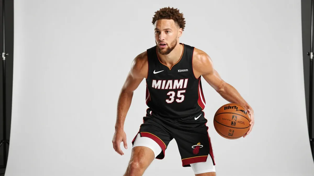 Miami Heat signed Klay Thompson, with Chris Bosh endorsing the move